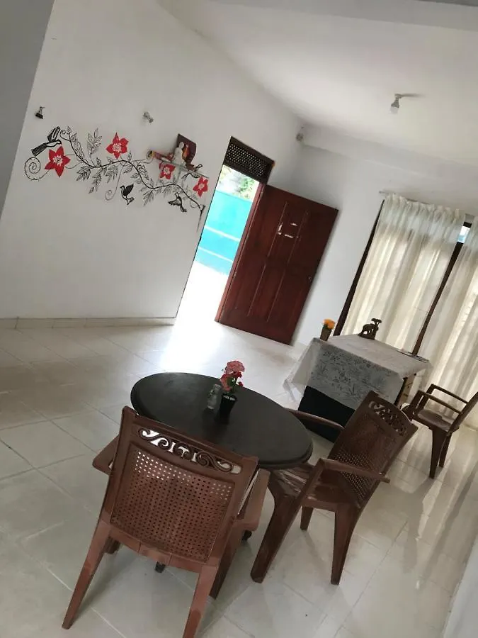 Everest Rooms Piliyandala Guest house